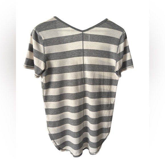 Lululemon Yogini 5 Year Short Sleeve Tee
Straightup Stripe Heathered Medium Grey - Picture 3 of 3